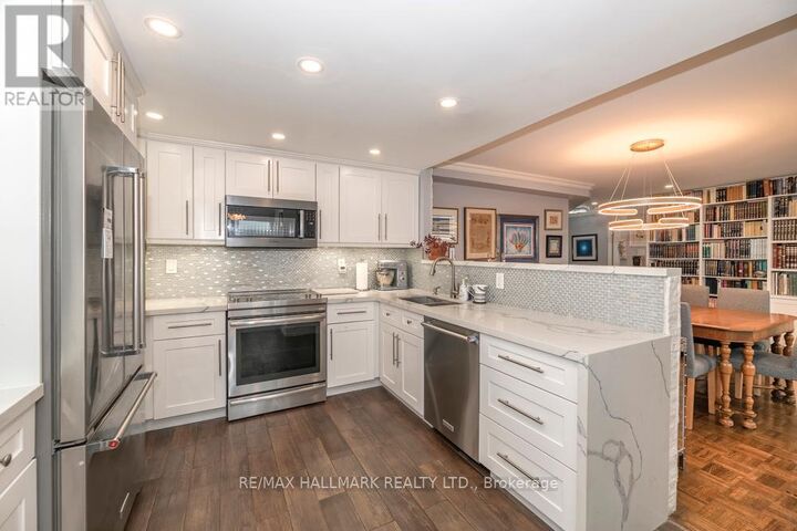 Property Photo:  7601 Bathurst Street 1004  ON L4J 4H5 