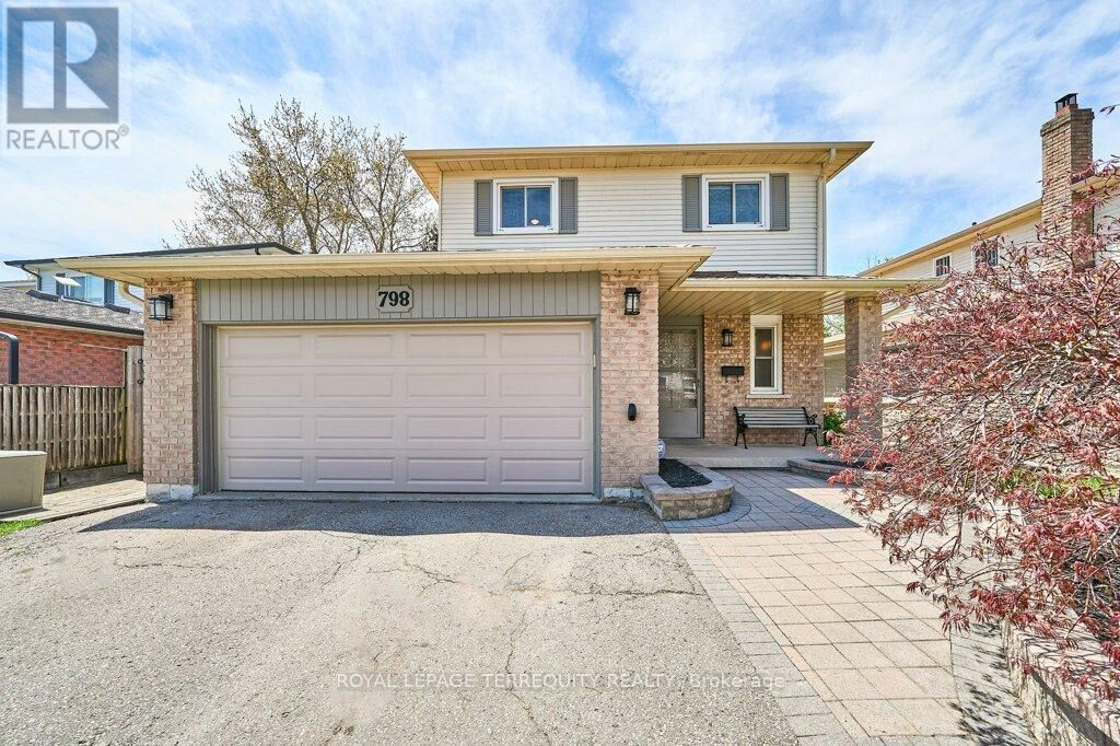 Property Photo: 798 Greenbriar Drive ON L1G 7J6