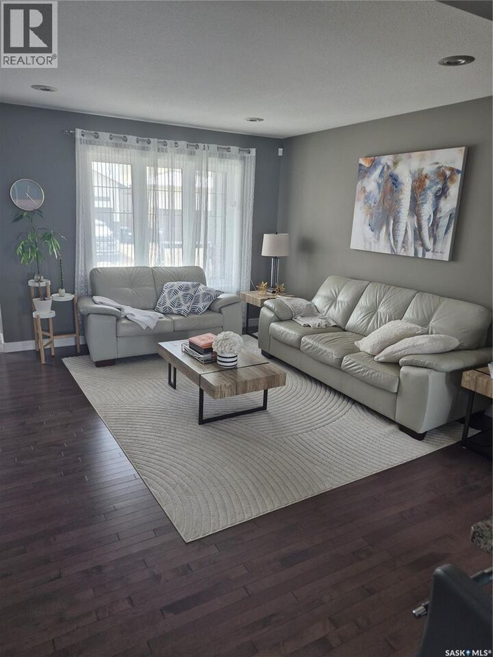 Property Photo:  319 Secord Way  SK S7V 0L9 