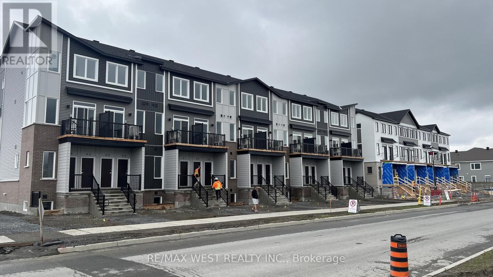 Property Photo:  253 Lamarche Avenue  ON K1W 0M5 