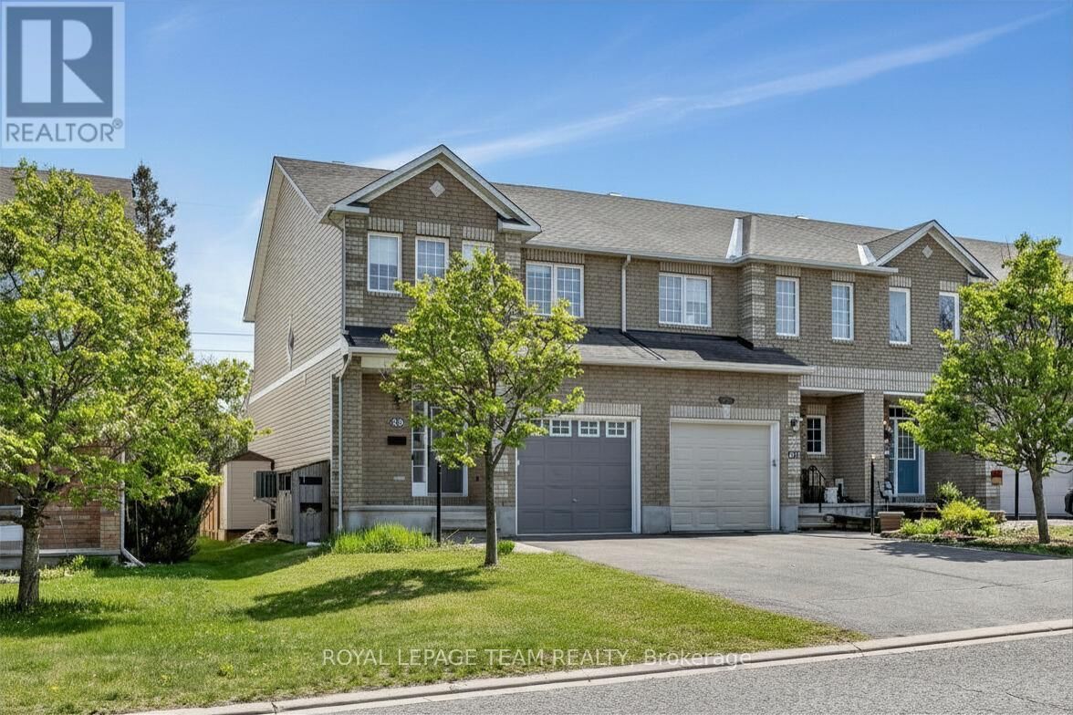 Property Photo: 49 Chantilly Gate ON K2S 2B1