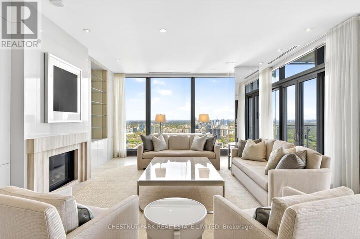Property Photo: 50 Yorkville Avenue 4702 ON M4W 0A3