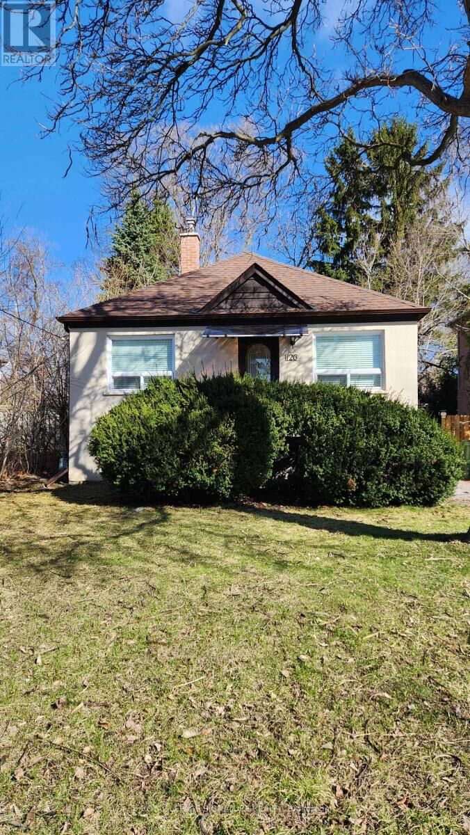 Property Photo:  126 Olive Avenue  ON M2N 4P1 