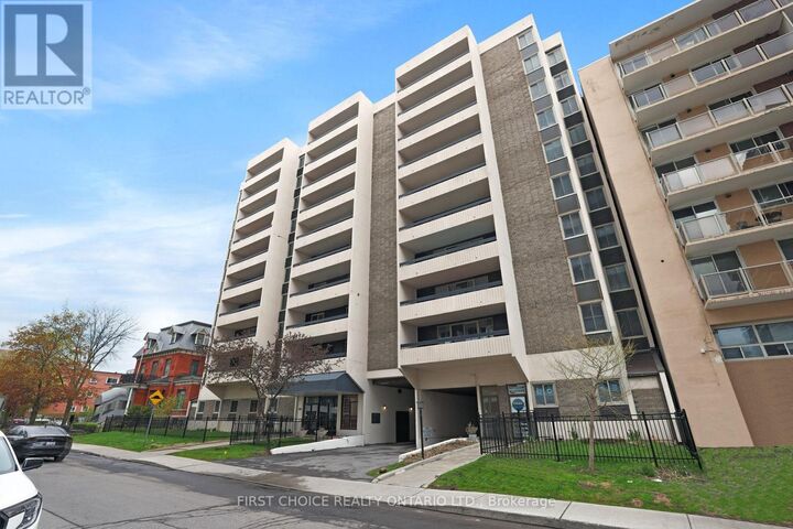 Property Photo: 141 Somerset Street West 703 ON K2P 2H1