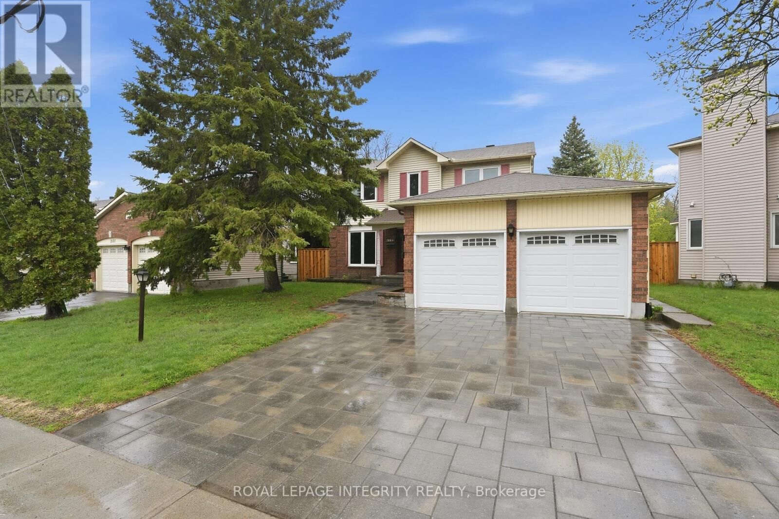 Property Photo:  2133 Lenester Avenue  ON K2A 4A9 
