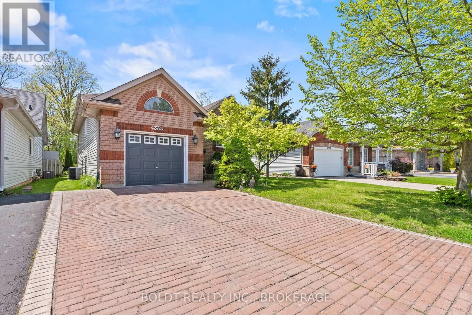 Property Photo:  4333 Southerland Court  ON L2G 7W4 