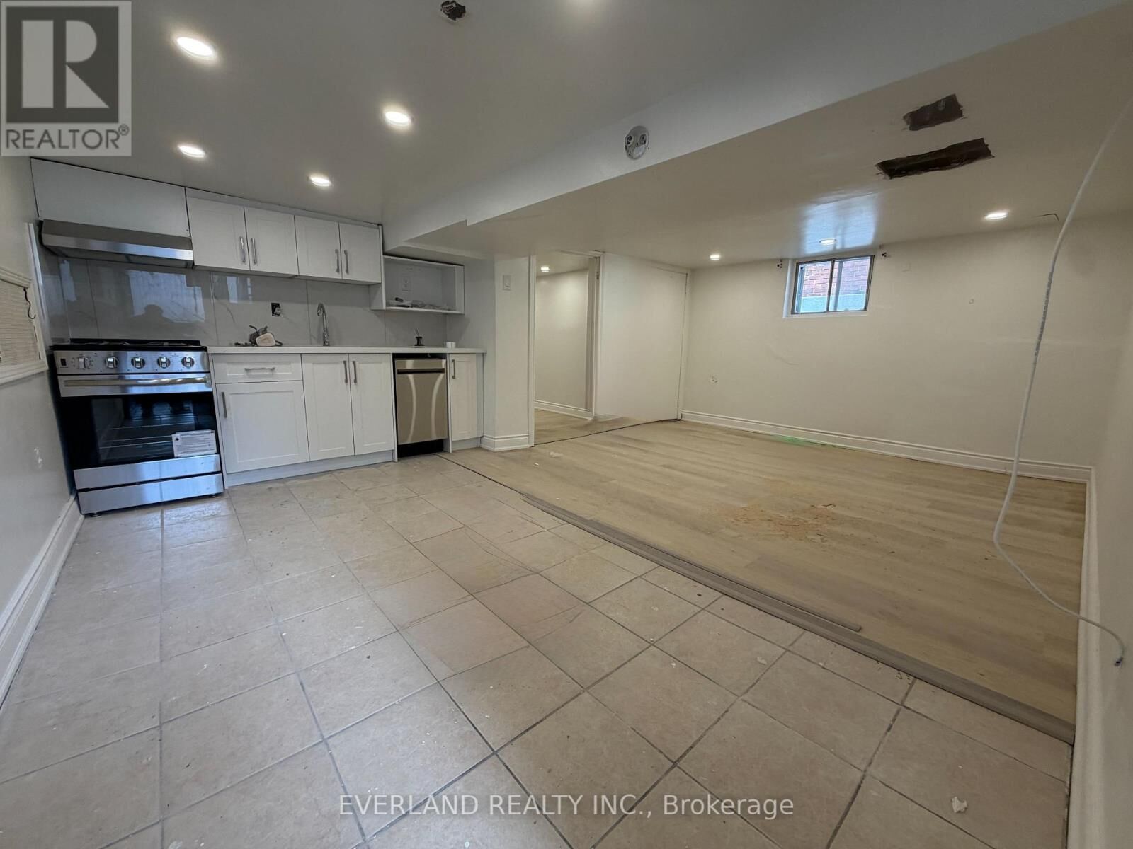 Property Photo:  247 Belgravia Avenue Lower Unit  ON M6E 2M9 