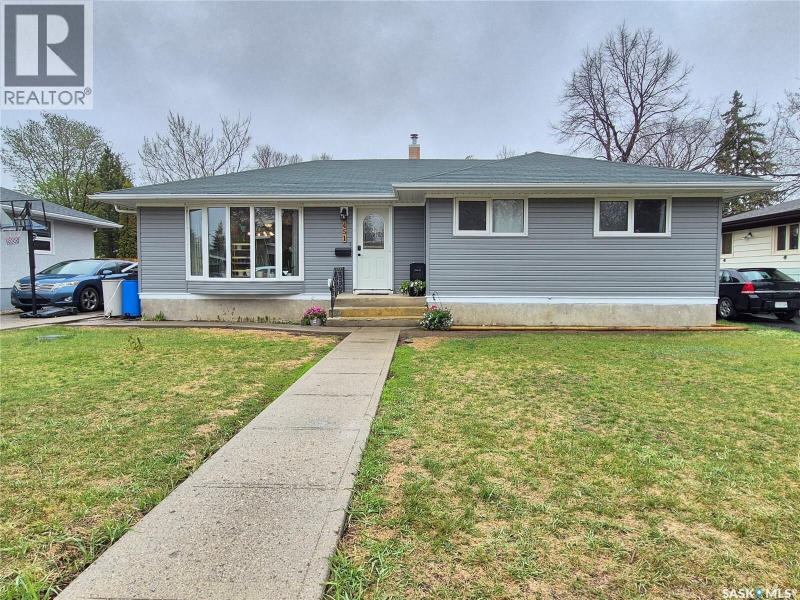 Property Photo:  451 Woodlawn Crescent  SK S4H 0X5 