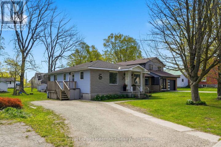 Property Photo: 533 Ainley Street ON N0G 1H0