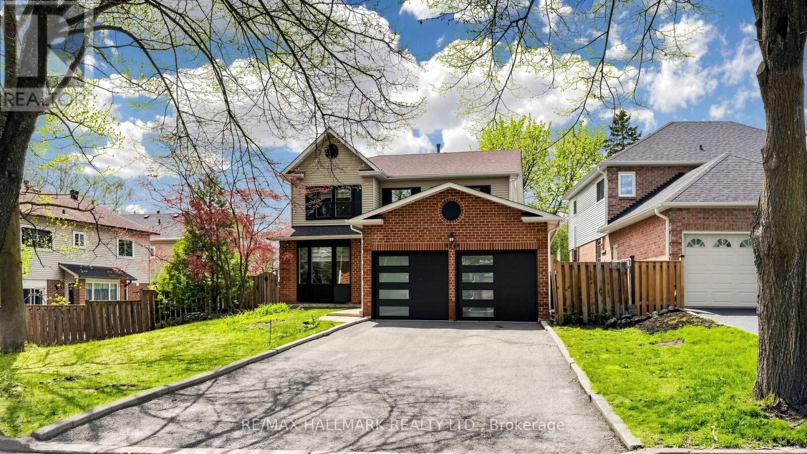 Property Photo:  1249 Fieldstone Circle  ON L1X 1B9 