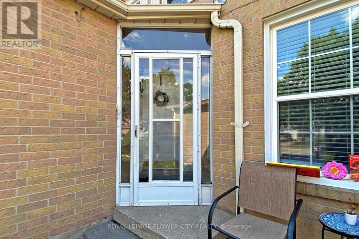 Property Photo:  656 Esprit Crescent  ON L5R 3B9 