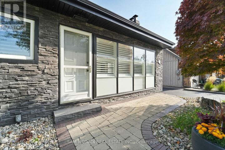 Property Photo:  1140 Halliday Avenue  ON L5E 1P9 