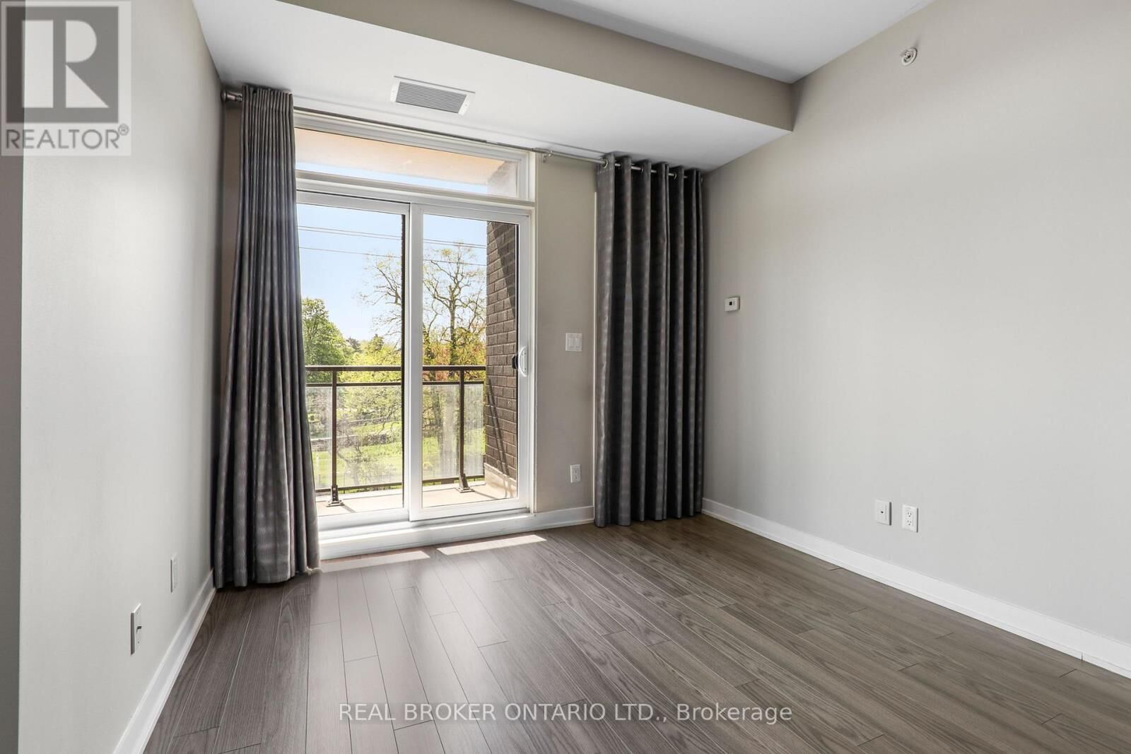 Property Photo:  3560 St Clair Avenue East 323  ON M1K 0A9 