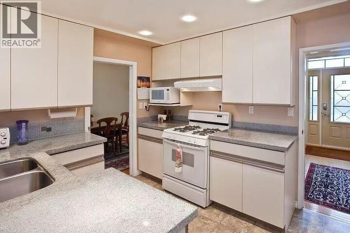 Property Photo:  676 Sylvan Avenue  BC V7R 2E9 