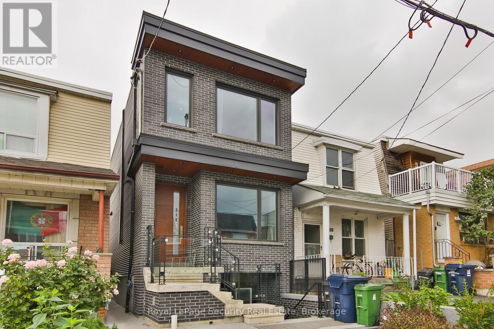 Property Photo:  318 Boon Avenue  ON M6E 4A5 