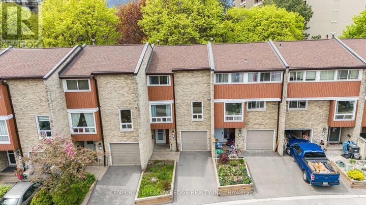 Property Photo: 915 Inverhouse Drive 15 ON L5J 4B2