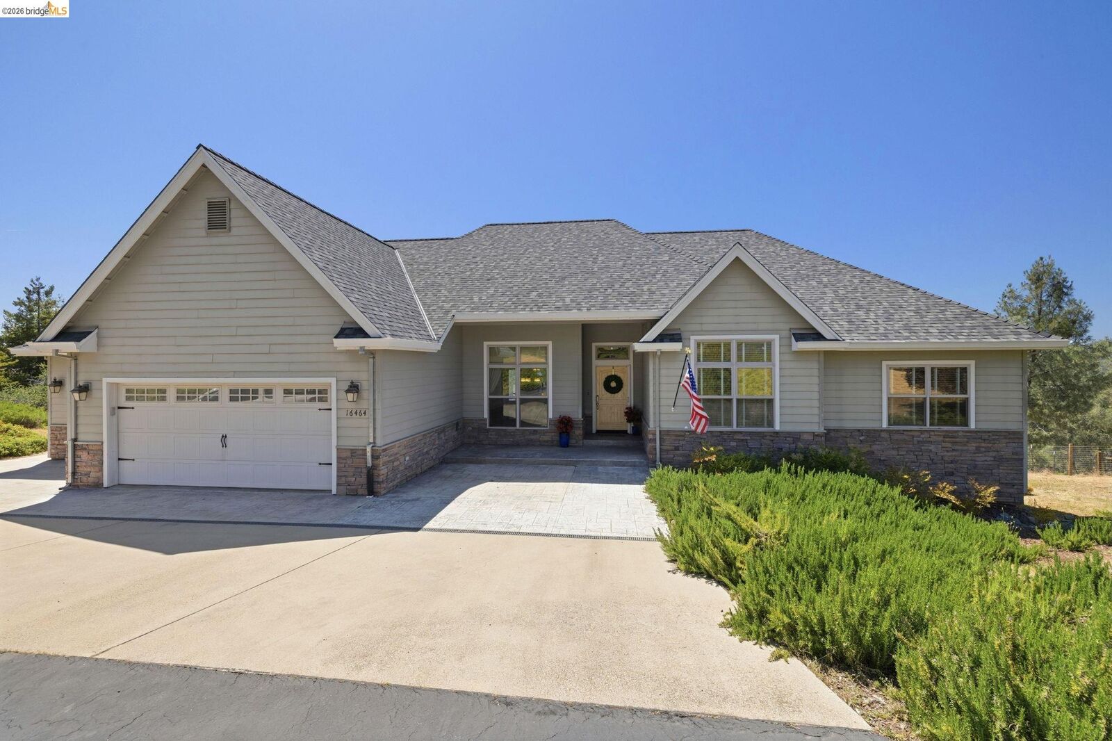 Property Photo: 16464 Crestridge Ave CA 95370