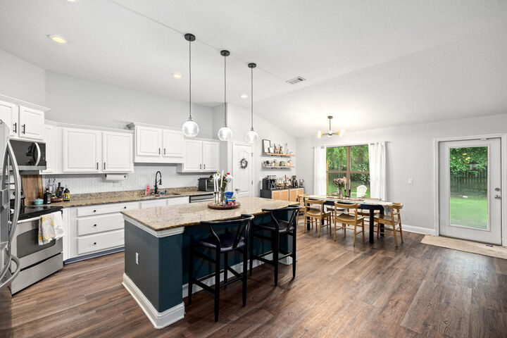 Property Photo:  3013 Crown Creek Circle  FL 32539 