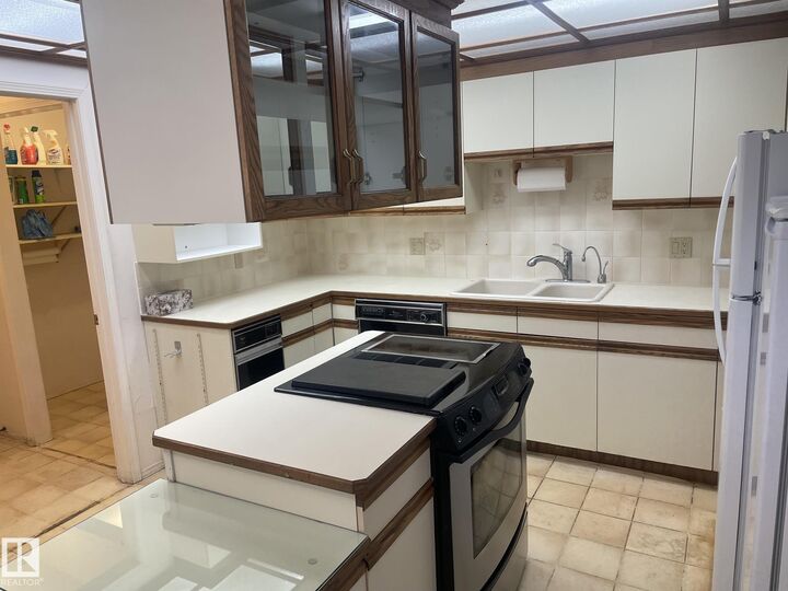 Property Photo:  9375 172 Street NW 21  AB T5T 3C3 