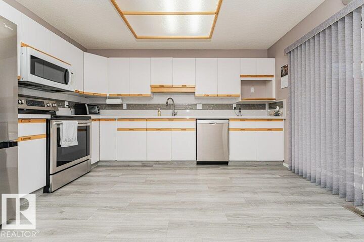Property Photo:  3242 38 Avenue NW  AB T6T 1J3 