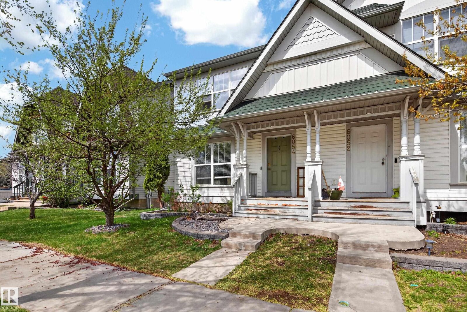 Property Photo:  6054 South Terwillegar Boulevard NW  AB T6R 0K6 