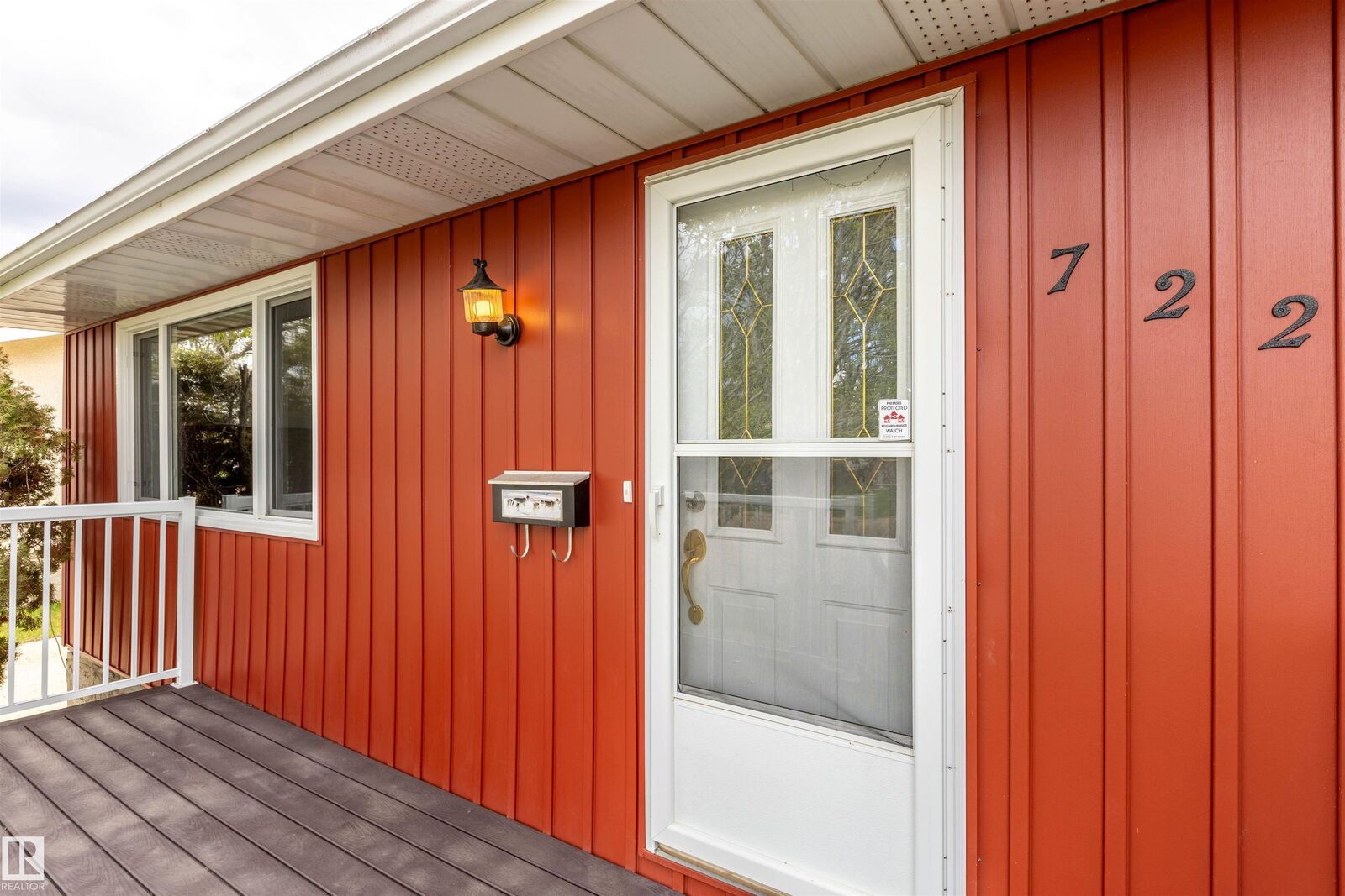 Property Photo:  722 Grandin Drive  AB T8R 1K2 