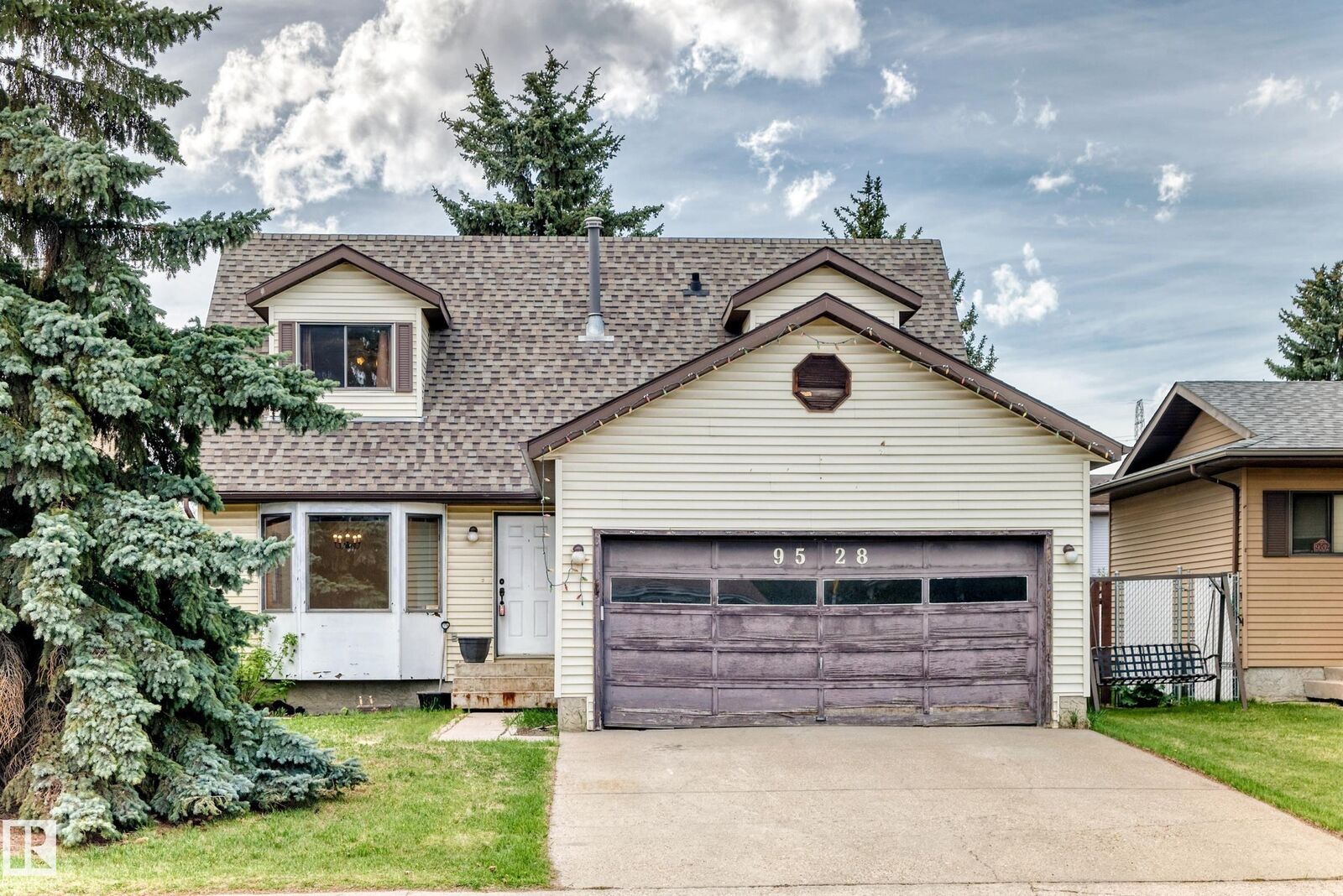 Property Photo:  9528 189 Street NW  AB T5T 5L3 