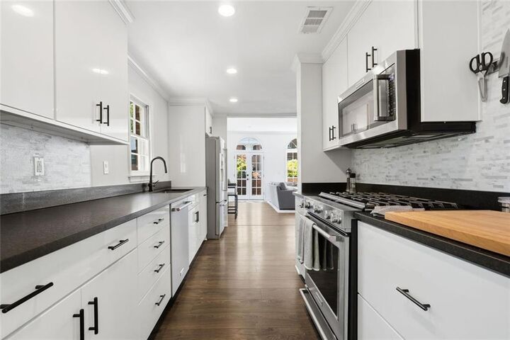 Property Photo: 425 Jefferson Circle NE GA 30328