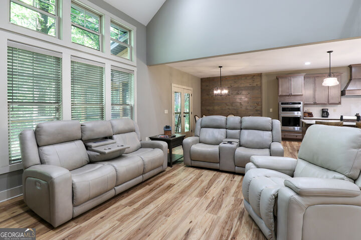 Property Photo: 990 Yonah Lake Drive GA 30571