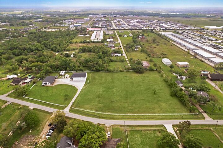 Property Photo:  17810 County Road 125  TX 77581 