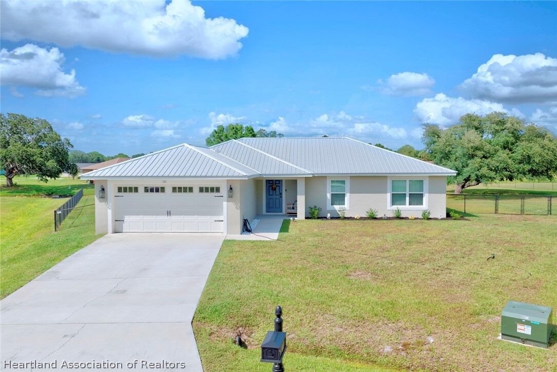 Property Photo: 111 Vale Court FL 33876