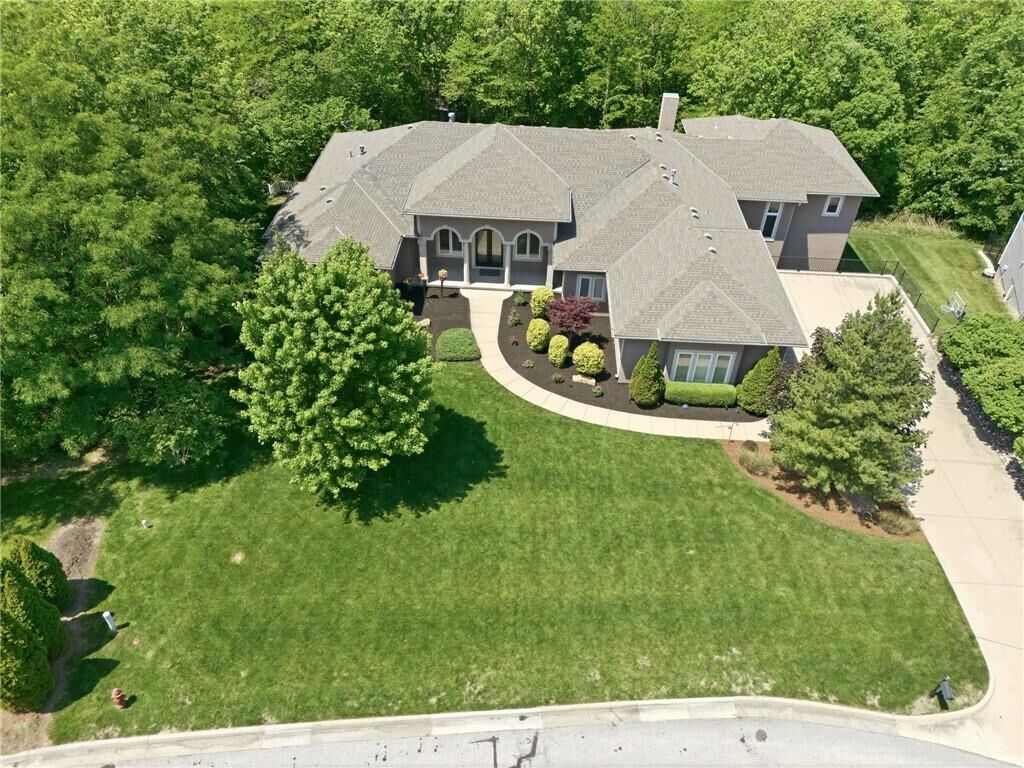 Property Photo:  6930 NW White Pine Circle  MO 64152 