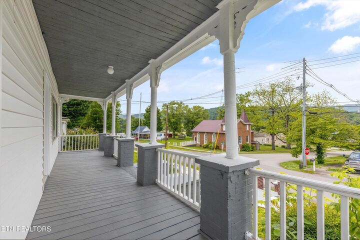 Property Photo:  313 W Spring St  TN 37840 