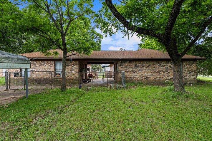 Property Photo: 410 Flenniken TX 75647