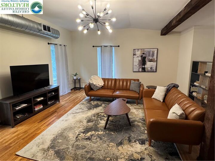Property Photo:  49 N Delaware Drive 3rd Floor  PA 18042 