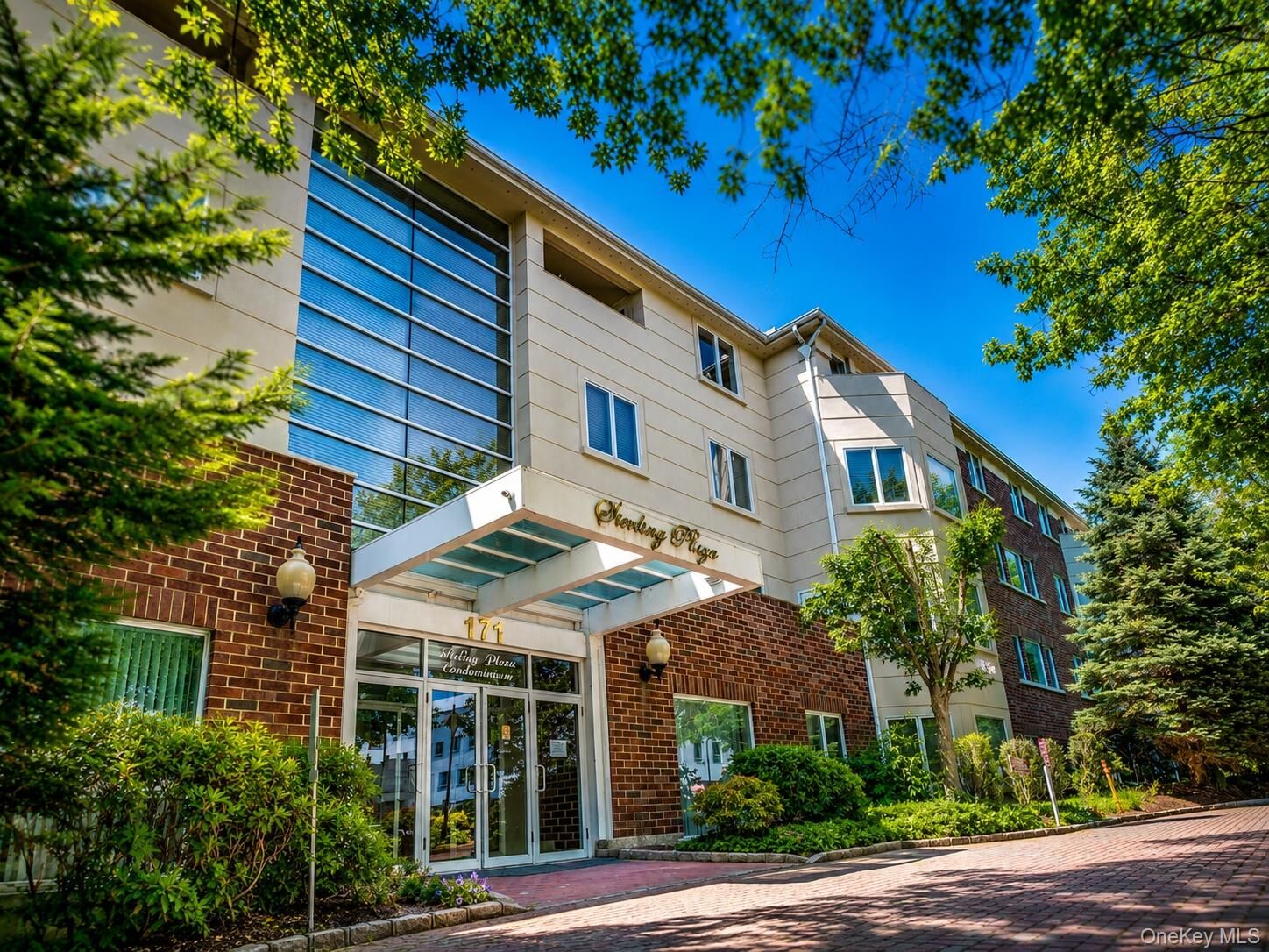 Property Photo:  171 Great Neck Road 2G  NY 11021 