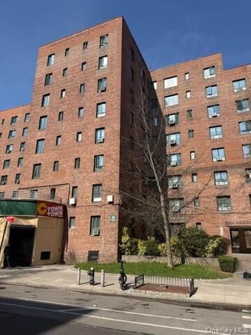 Property Photo:  1566 Unionport Road 2H  NY 10462 