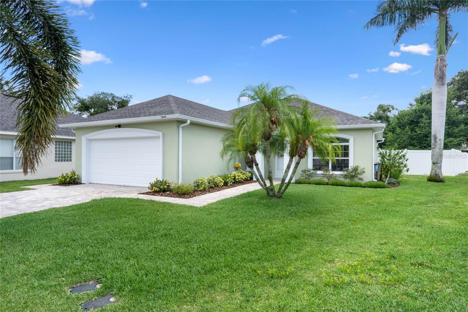 Property Photo:  1019 Robin Lane  FL 33884 