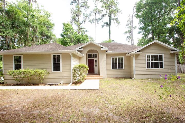 Property Photo: 2340 NW 16th Avenue FL 32605