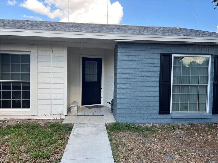 Property Photo: 13318 Hollowbend Lane FL 33569