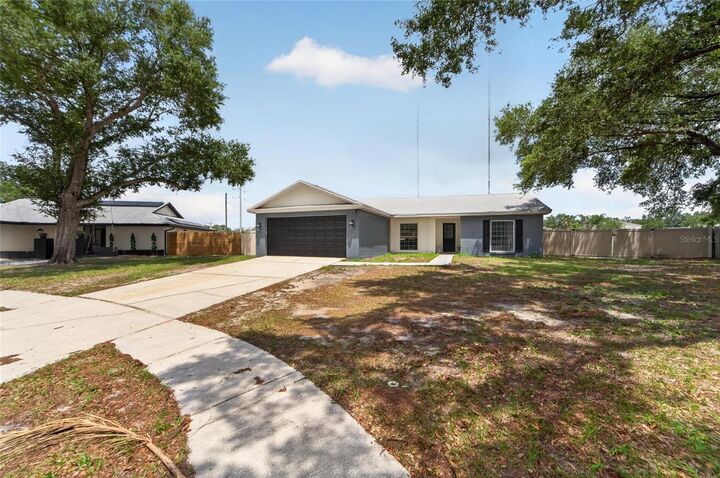 Property Photo:  13318 Hollowbend Lane  FL 33569 