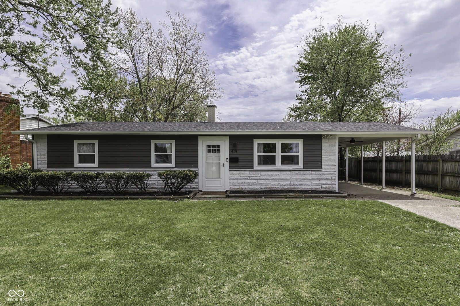 Property Photo:  419 Hollybrook Drive  IN 46184 