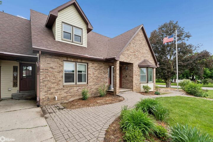 Property Photo:  409 4th Street SW  IA 50247 