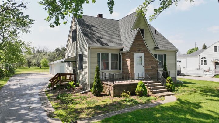 Property Photo:  2562 Midland Road  MI 48706 