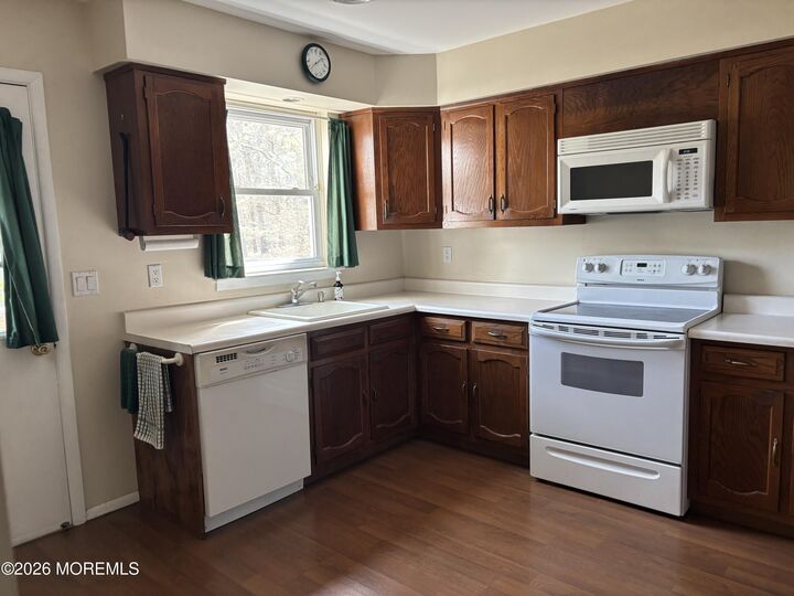 Property Photo:  40 Franklin Lane  NJ 08759 