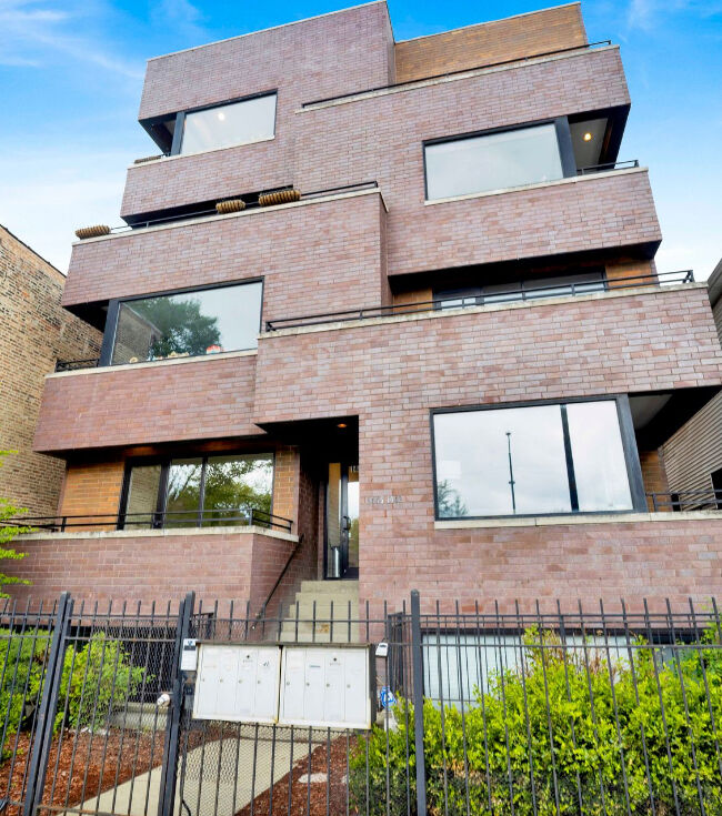 Property Photo:  1445 W Grand Avenue 1E  IL 60642 