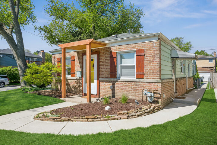 Property Photo: 7900 Karlov Avenue IL 60076