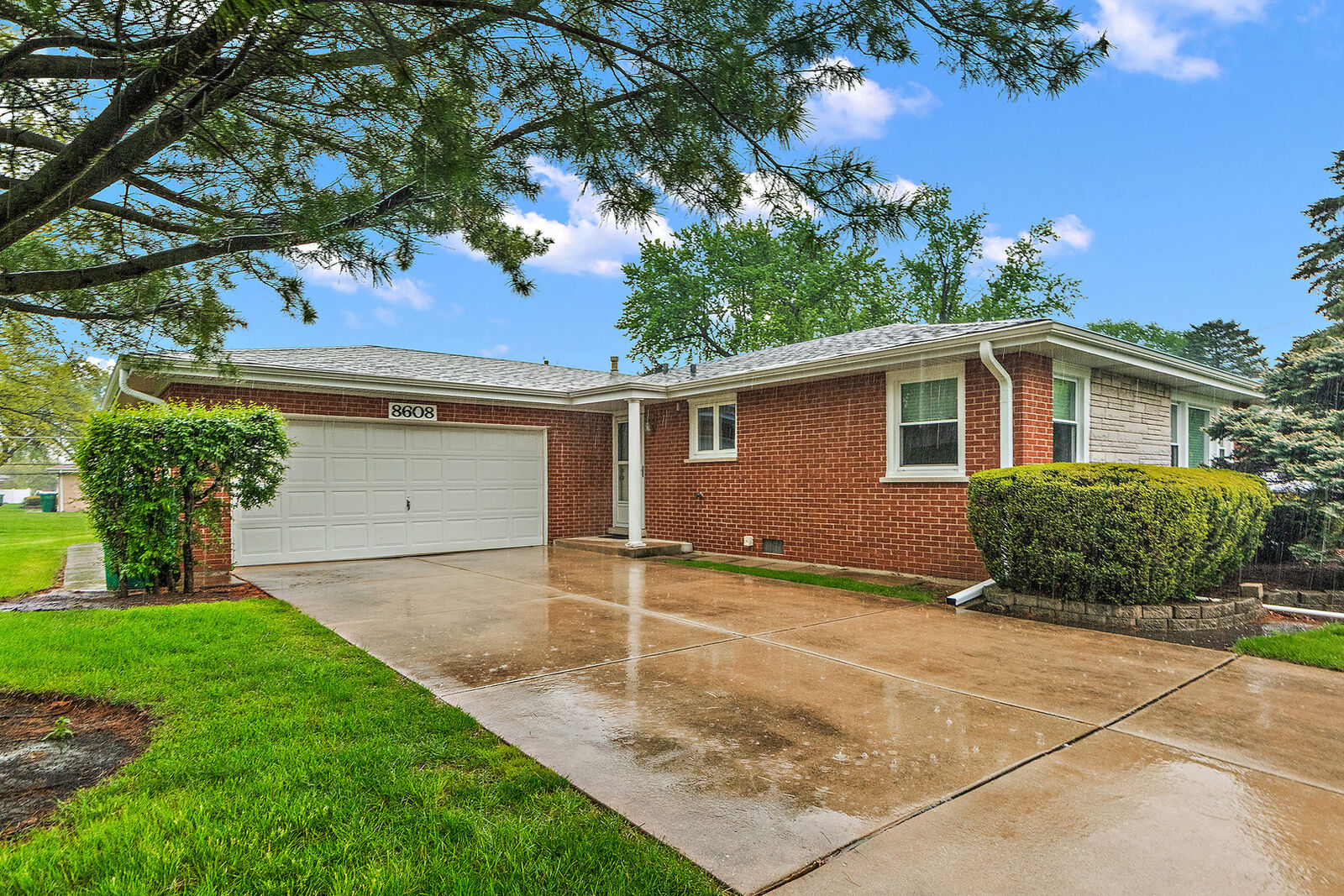 Property Photo: 8608 W 144th Place IL 60462