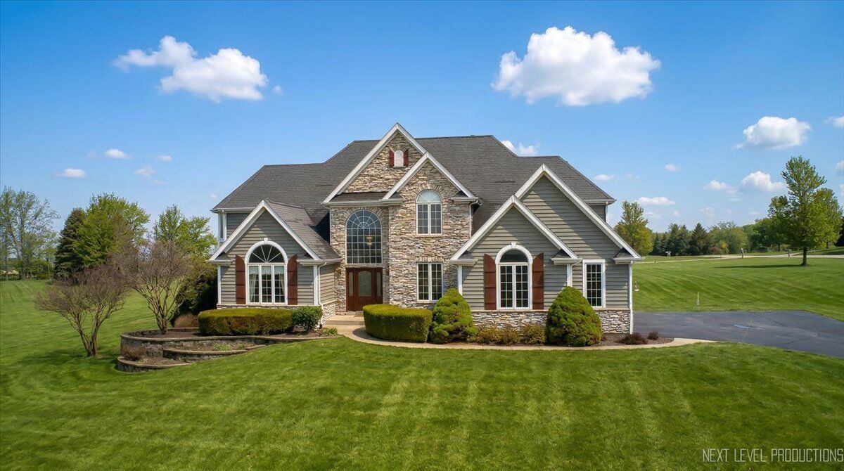 Property Photo: 10N800 Highland Trail IL 60140