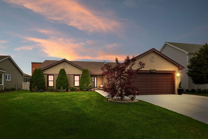 Property Photo:  706 S Noah Terrace  IL 60056 